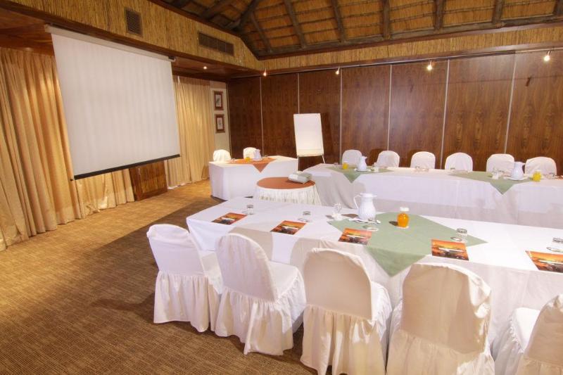 Cresta Mowana Safari Lodge Kasane Esterno foto
