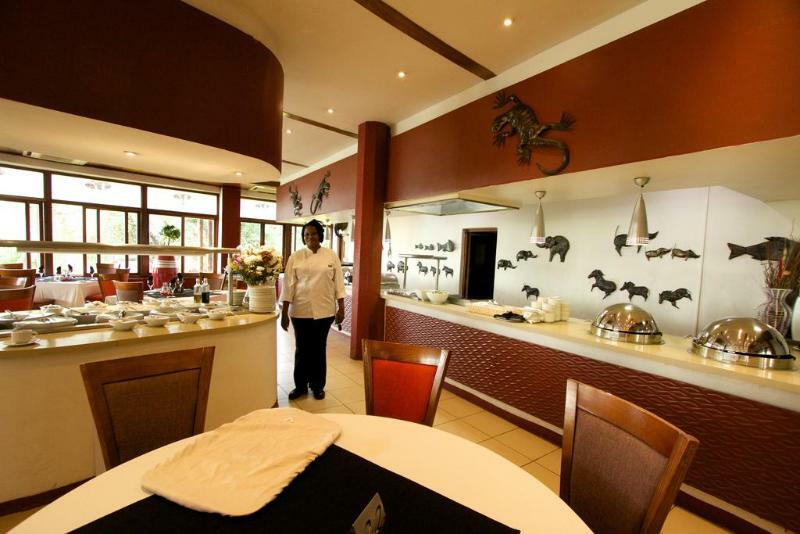Cresta Mowana Safari Lodge Kasane Esterno foto